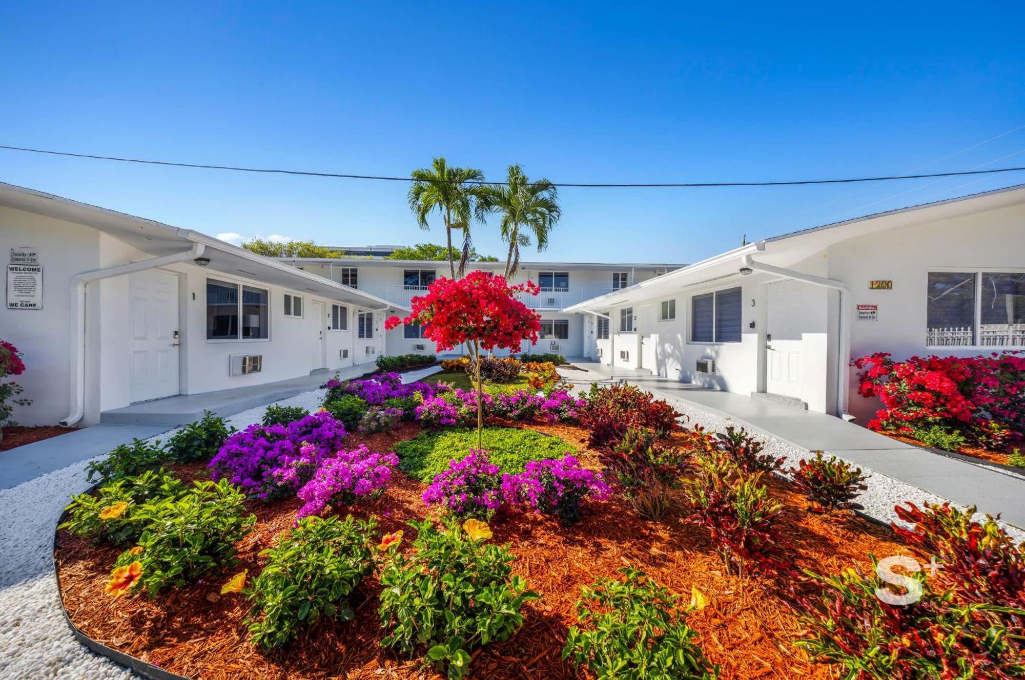 Contemporary In Apartment Miami